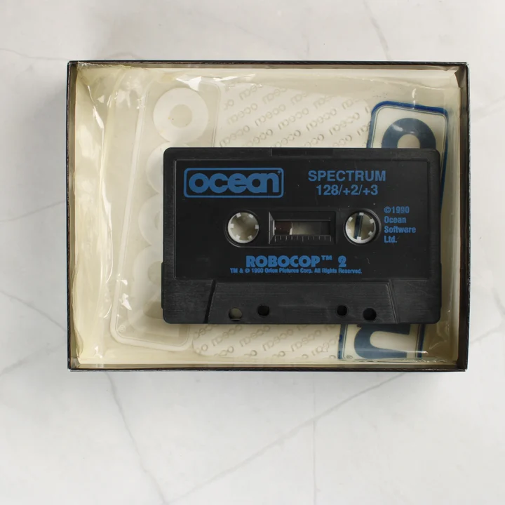 RoboCop 2 ZX Spectrum kazetta a nyitott dobozban