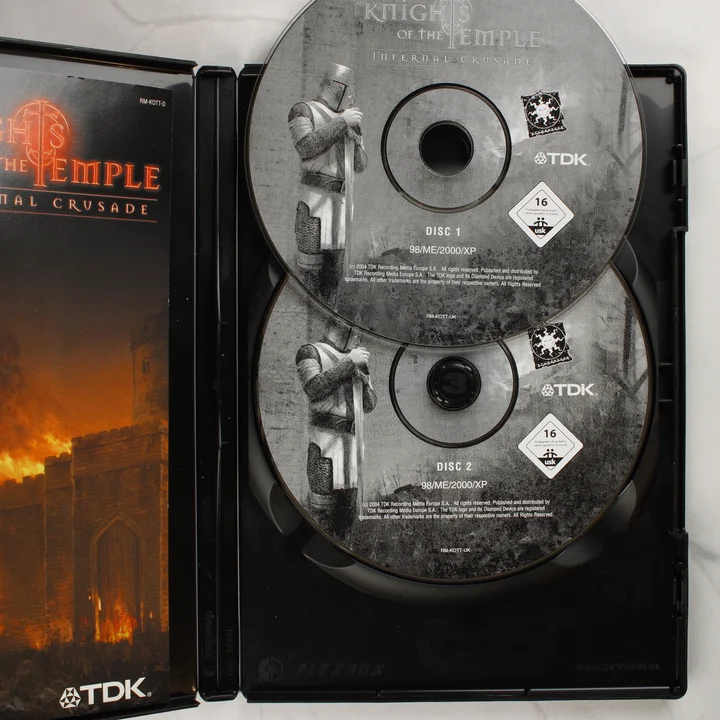 Knights of the Temple: Infernal Crusade nyitott tok lemezekkel