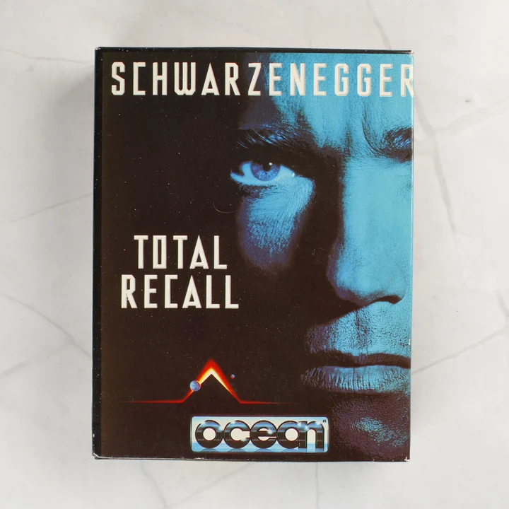 A Total Recall videójáték dobozának előlapja Arnold Schwarzenegger arcával.