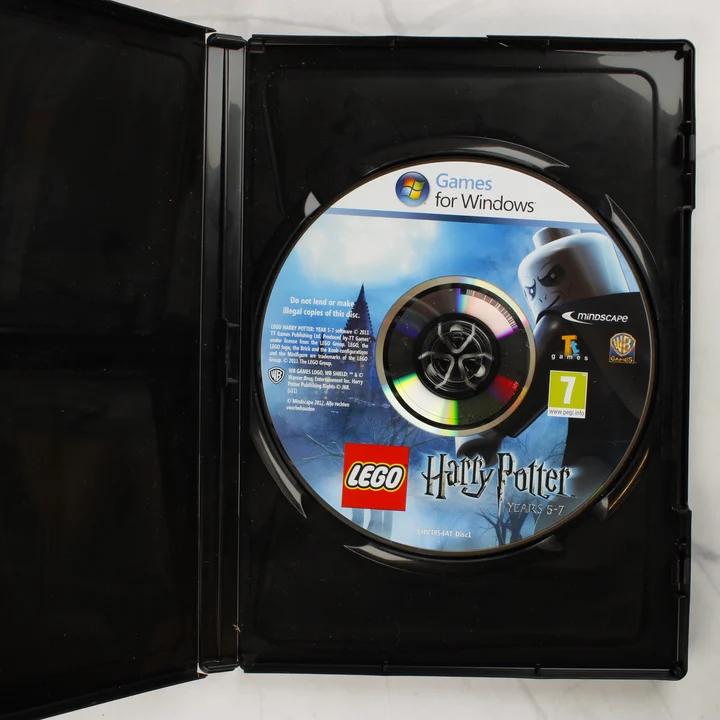 Nyitott tok a LEGO Harry Potter Years 5-7 PC DVD lemezzel