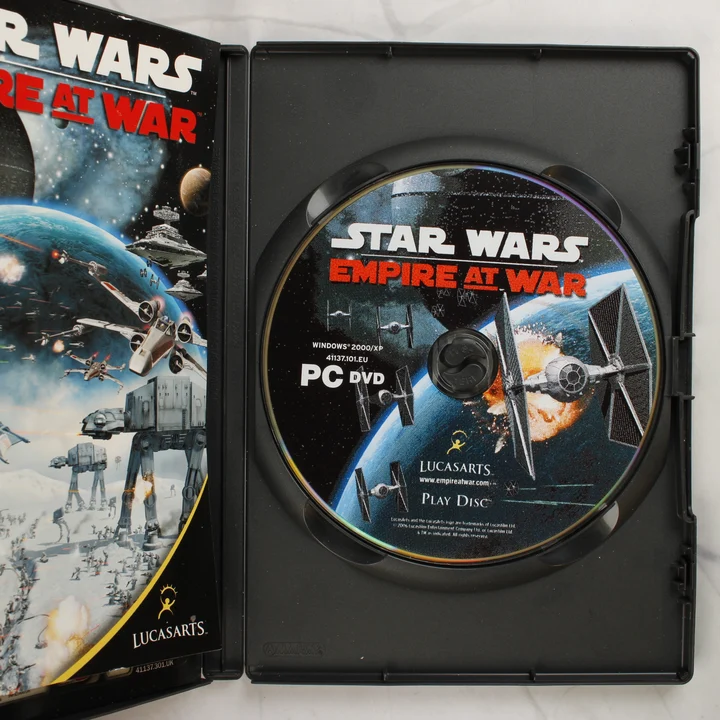 Star Wars: Empire at War nyitott tok lemezzel és füzettel