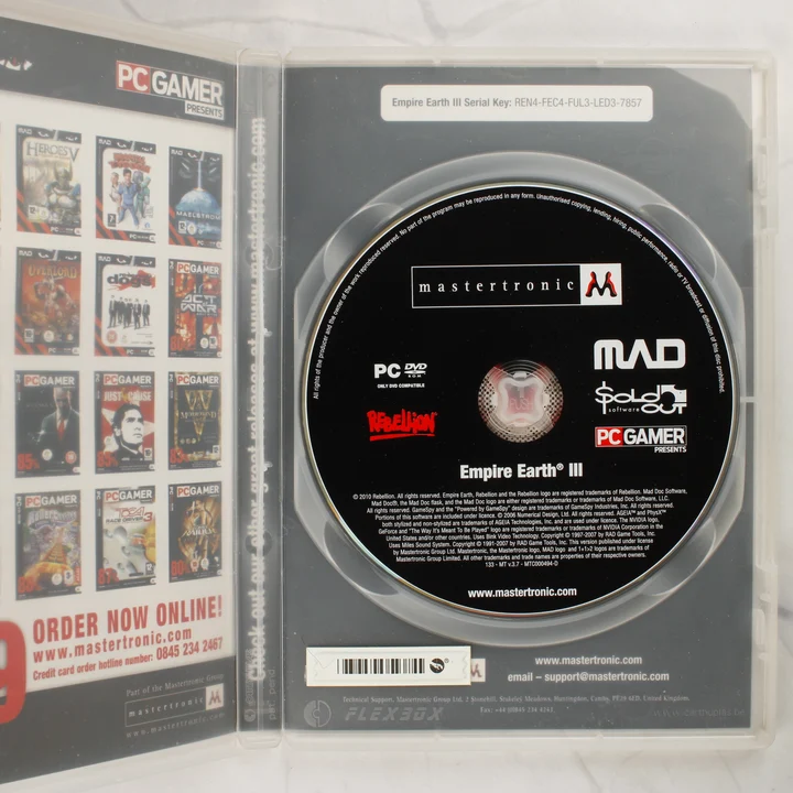 Empire Earth III nyitott tok a DVD lemezzel és a sorozatszámmal