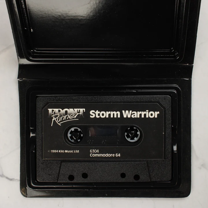 Storm Warrior C64 kazetta Storm Warrior videójáték kazetta a nyitott tokban
