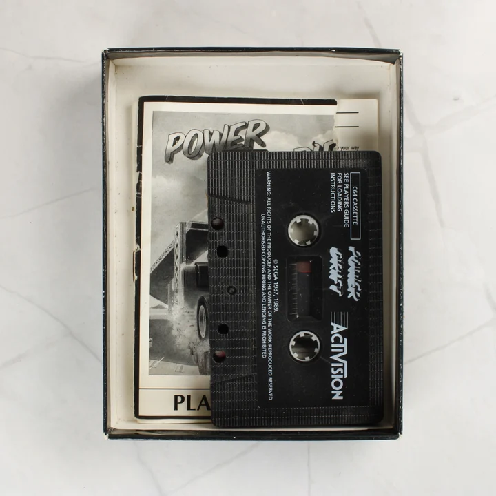 Power Drift C64 kazetta és tartozékok Power Drift C64 kazetta és kézikönyv a dobozban