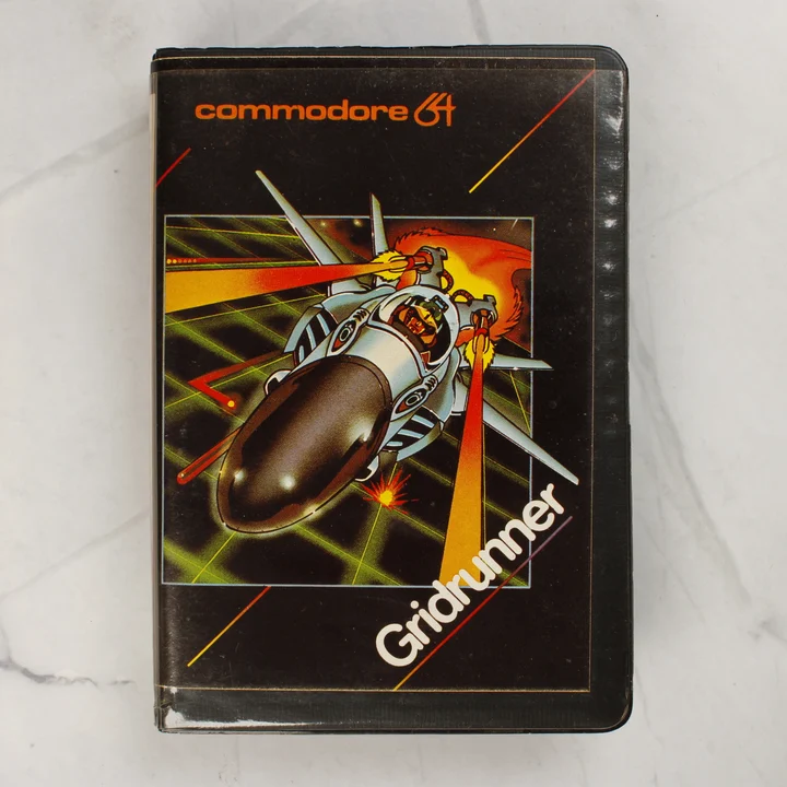 Gridrunner C64 előlap Gridrunner Commodore 64 videójáték tokjának előlapja űrhajós illusztrációval