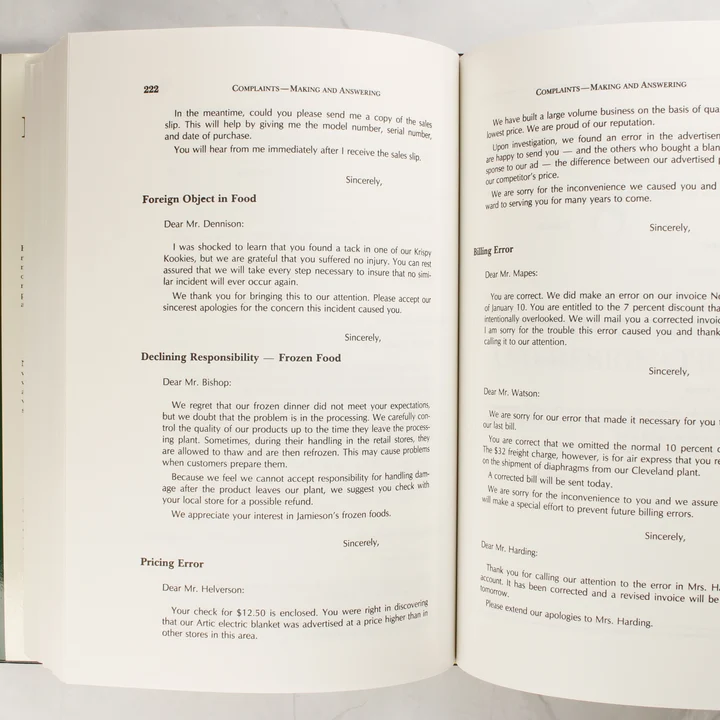 Lifetime Encyclopedia of Letters belső oldalak Nyitott könyvoldalak levélmintákkal a Lifetime Encyclopedia of Letters kötetből