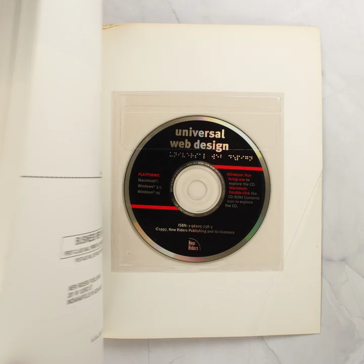 A könyv belső oldala a CD-ROM melléklettel