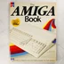The Amiga Book elülső borítója egy Amiga 500 számítógéppel