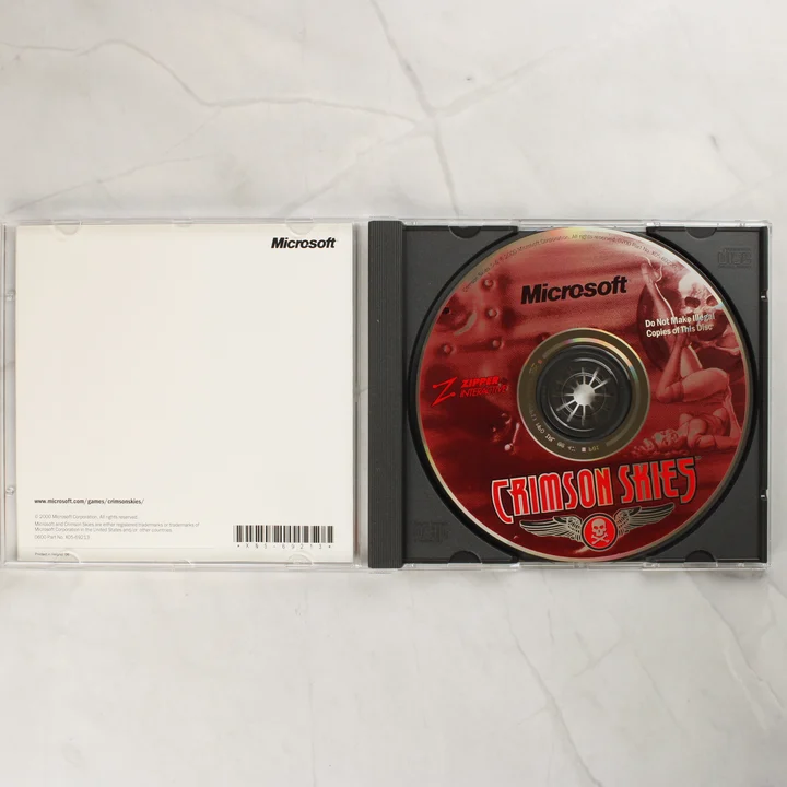 Nyitott CD-tok a Crimson Skies játéklemezzel