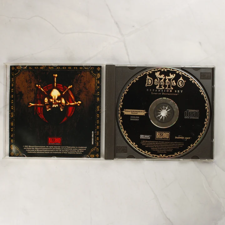 Nyitott Diablo II Lord of Destruction CD-tok a lemezzel