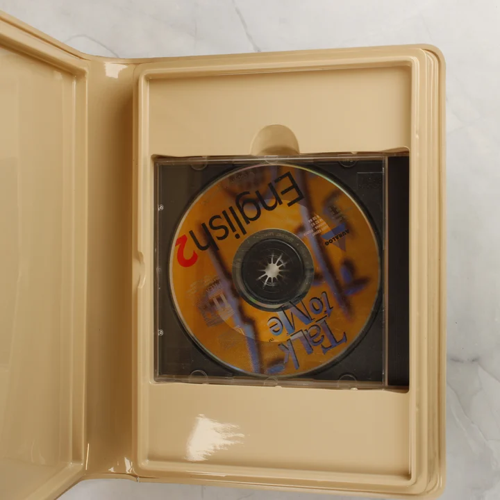 Talk to Me Angol 2 belső nézet Talk to Me Angol 2 nyitott tok a CD-vel