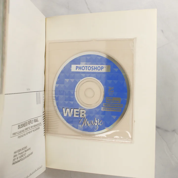 A könyv belseje a CD-ROM melléklettel