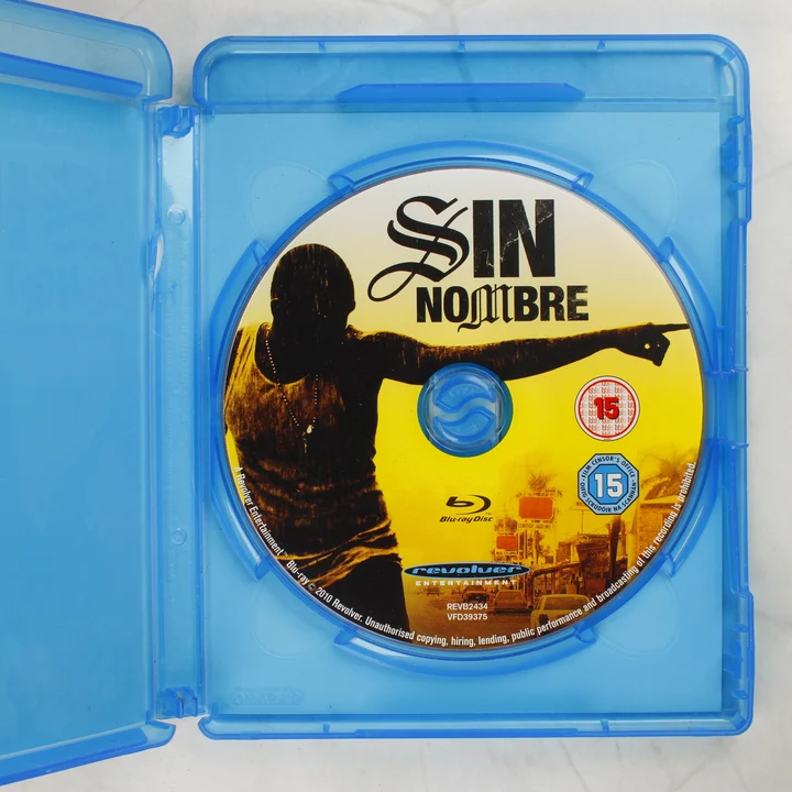 Sin Nombre Blu-ray lemez a tokban Nyitott Blu-ray tok a Sin Nombre lemezzel