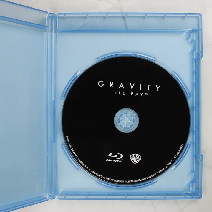 Gravitáció Blu-ray lemez Nyitott Blu-ray tok a Gravitáció lemezzel