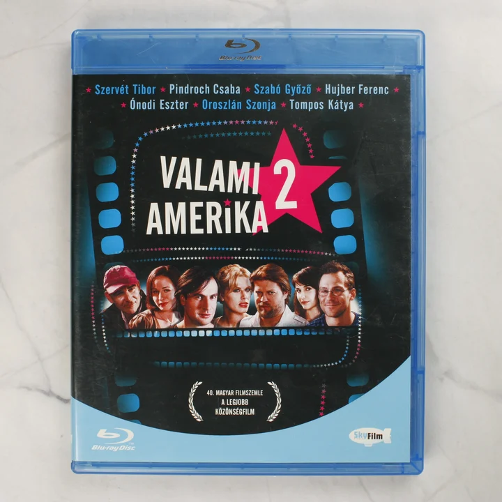 Valami Amerika 2 Blu-ray tok előlapja a szereplőkkel