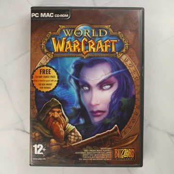 A World of Warcraft PC/Mac játék borítója éjelf és törp karakterekkel