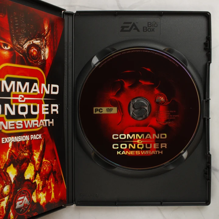 Command & Conquer 3 Kane's Wrath lemez Command & Conquer 3 Kane's Wrath nyitott tok és DVD lemez