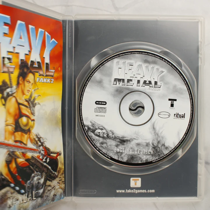 Heavy Metal FAKK 2 nyitott tok lemezzel és kézikönyvvel