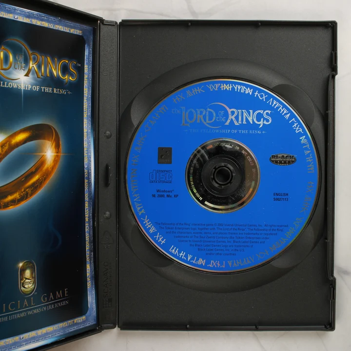 The Lord of the Rings PC játék lemez The Lord of the Rings: The Fellowship of the Ring nyitott tok és lemez