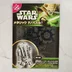 Star Wars R2-D2 fém makett csomagolásának előlapja Yoda grafikájával