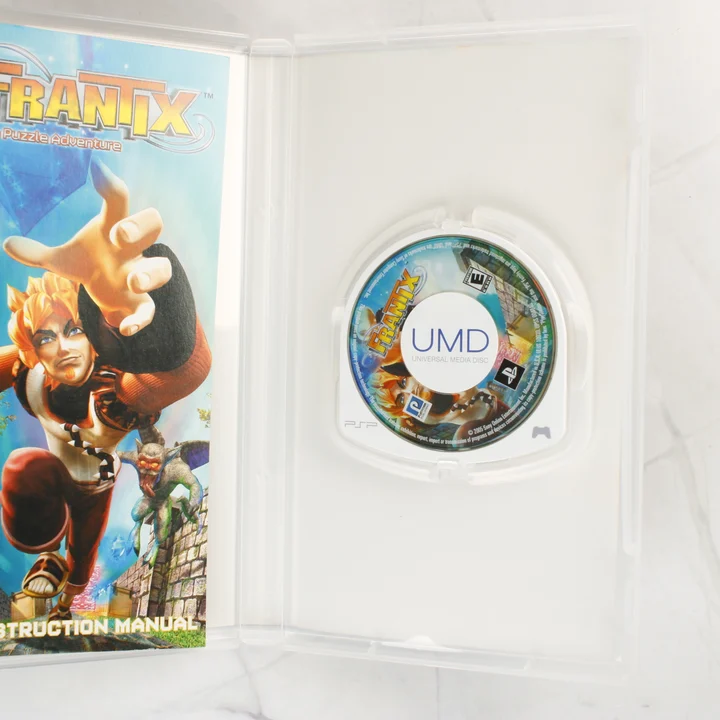 Nyitott PSP tok Frantix játékkal és kézikönyvvel
