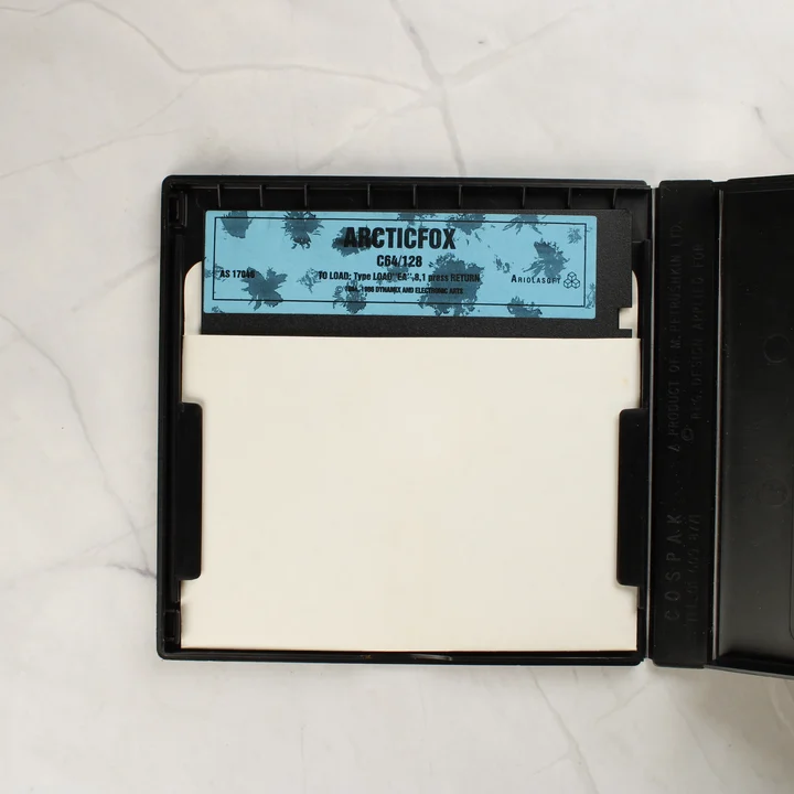 Arcticfox C64 floppy Arcticfox 5,25 colos floppy lemez a nyitott tokban