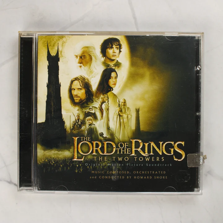 The Lord of the Rings: The Two Towers CD előlap A Gyűrűk Ura: A két torony filmzene CD elülső borítója a műanyag tokban