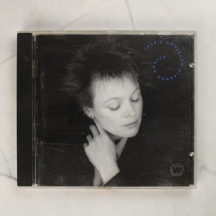 Laurie Anderson - Strange Angels CD előlap Laurie Anderson Strange Angels című CD-jének előlapja a műanyag tokban