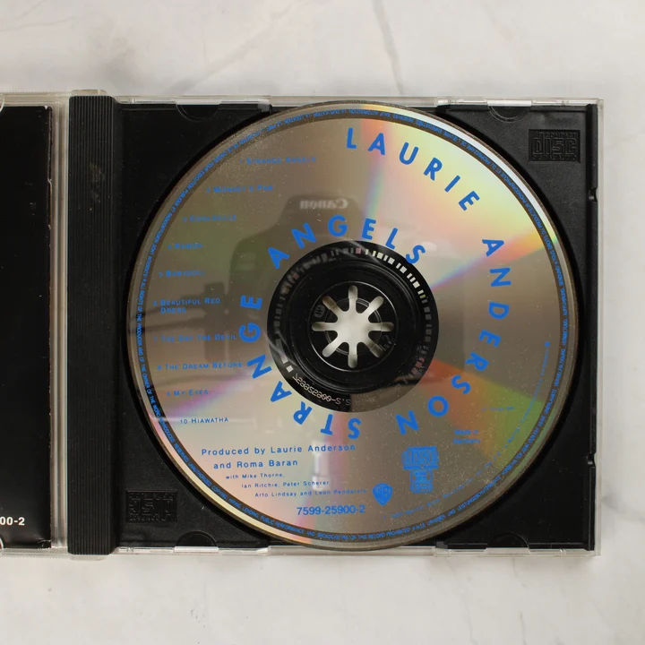 Laurie Anderson - Strange Angels CD lemez A Strange Angels CD lemez a nyitott tokban