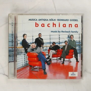 A Musica Antiqua Köln Bachiana című CD-jének előlapja a műanyag tokban