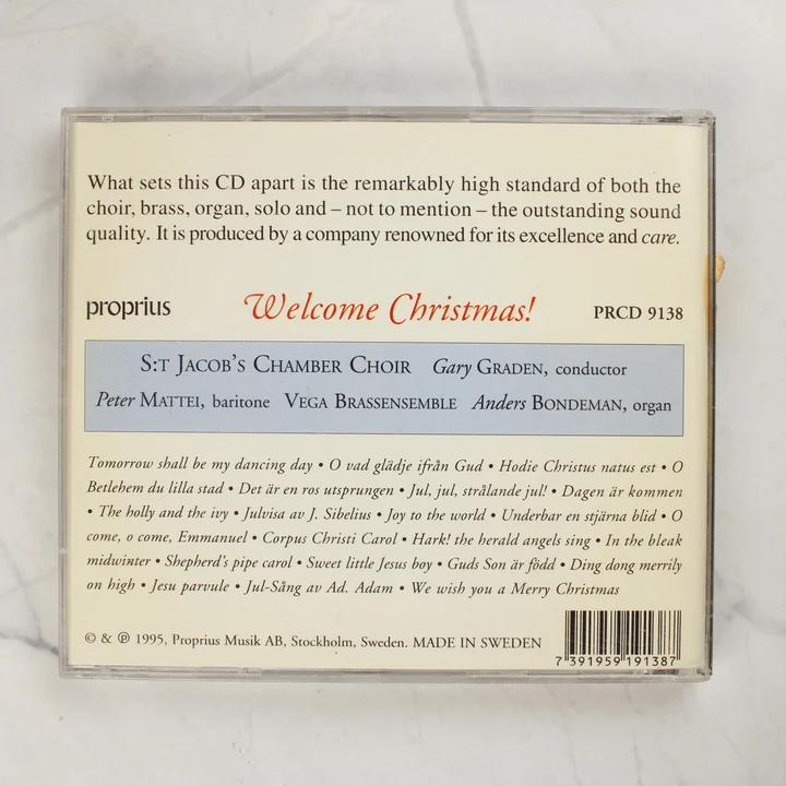 A Welcome Christmas! CD hátlapja a számlistával és a vonalkóddal