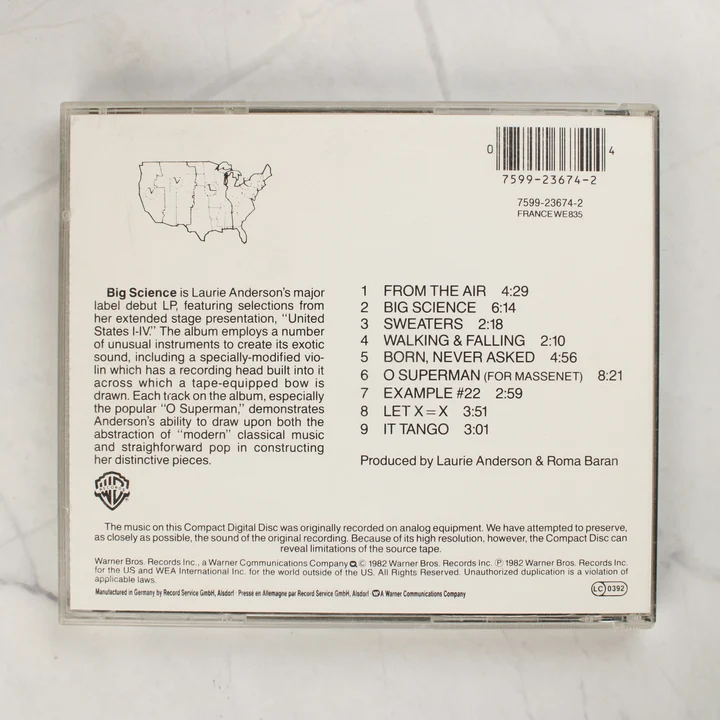 Laurie Anderson Big Science zenei CD-jének hátlapja a számlistával és vonalkóddal