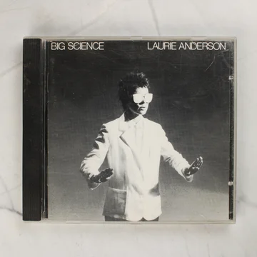 Laurie Anderson Big Science zenei CD-jének előlapja a műanyag tokban