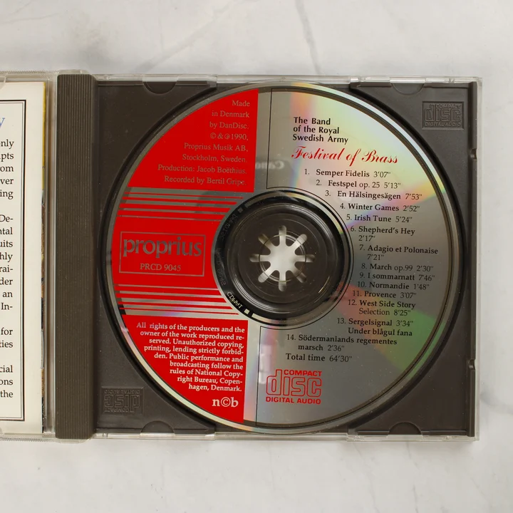 Festival of Brass CD lemez és belső tálca A nyitott CD-tok a piros-ezüst színű Proprius lemezzel
