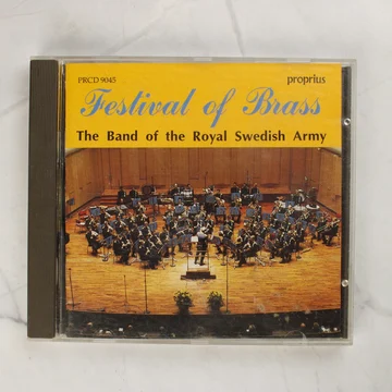 A Festival of Brass CD előlapja a fúvószenekar képével és sárga borítóval