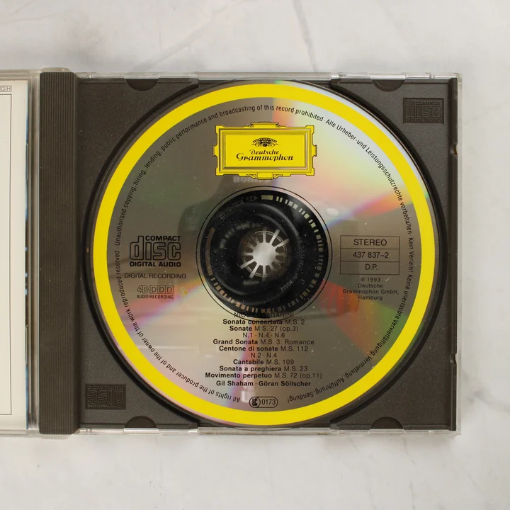 A Paganini for Two CD lemez a nyitott tokban