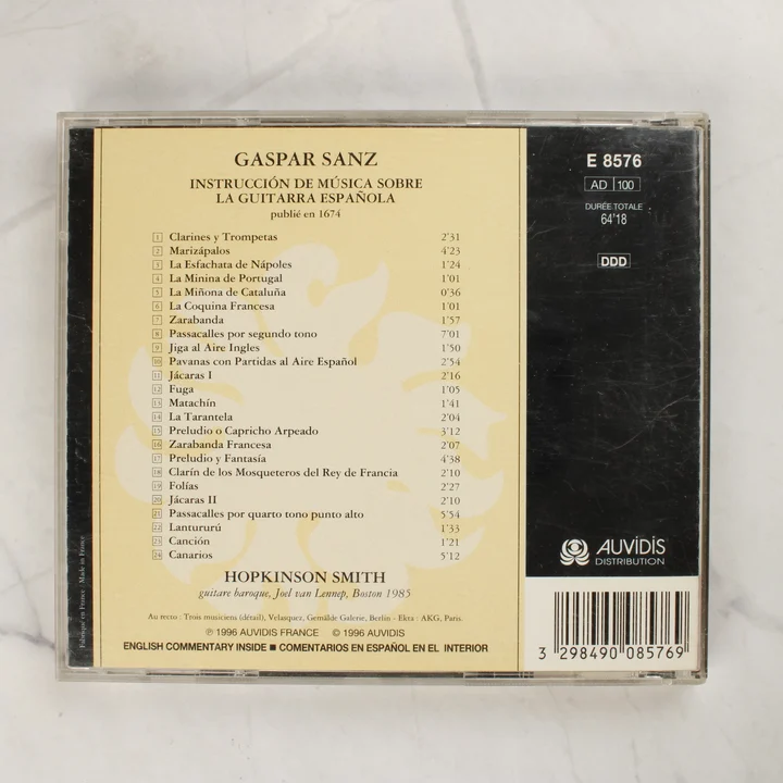 Gaspar Sanz CD hátlap Gaspar Sanz: Instrucción de música sobre la guitarra española CD hátlapja a dallistával