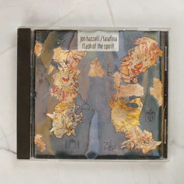 Jon Hassell és a Farafina Flash of the Spirit című CD-jének előlapja a műanyag tokban