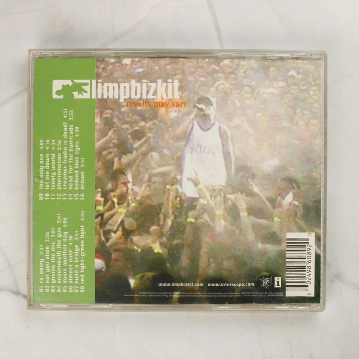 A Limp Bizkit Results May Vary CD tokjának hátoldala a számlistával és a vonalkóddal