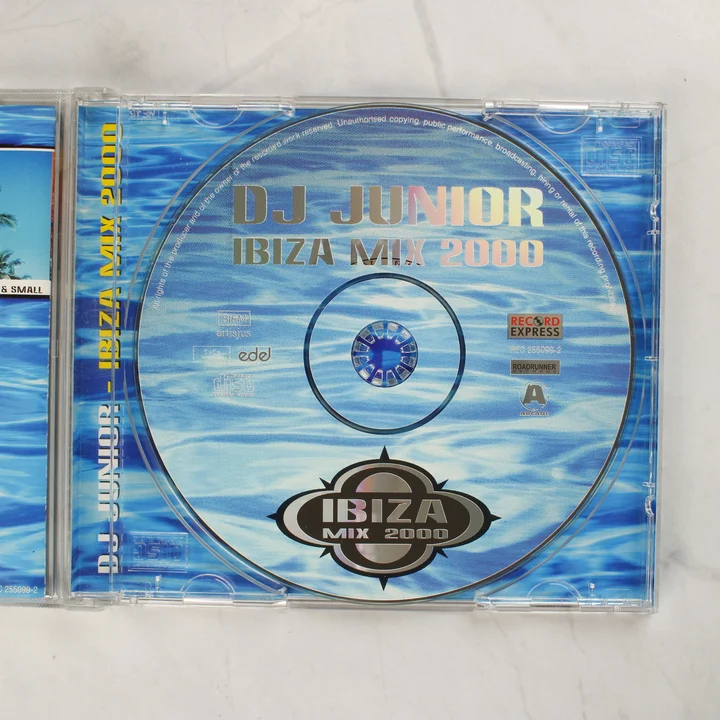 DJ Junior - Ibiza Mix 2000 zenei CD lemez a nyitott tokban