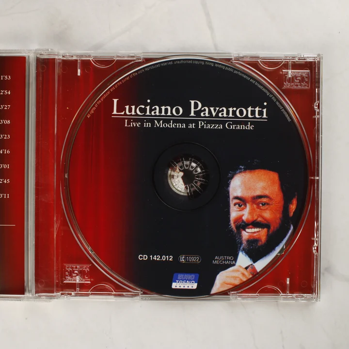 Luciano Pavarotti Live in Modena CD lemez Luciano Pavarotti Live in Modena CD-lemez a nyitott tokban