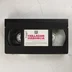 Fekete műanyag VHS kazetta magyar nyelvű fehér címkével
