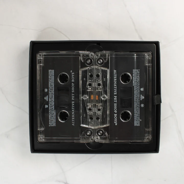 Két magnókazetta a díszdobozban