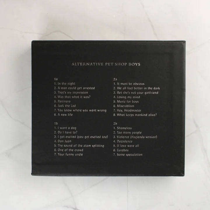 A díszdoboz hátoldala a dallistával