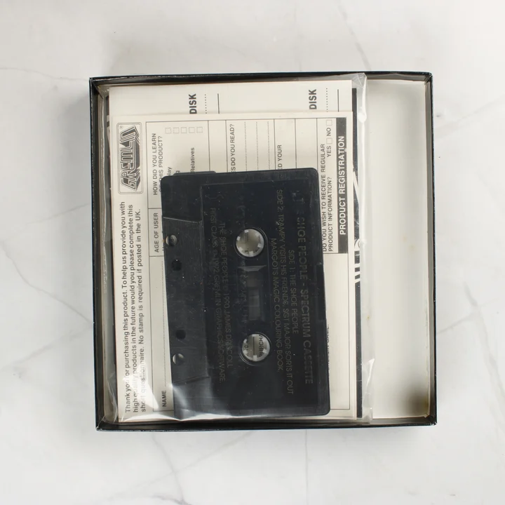 A First Class with the Shoe People kazetta és a mellékelt dokumentáció a dobozban