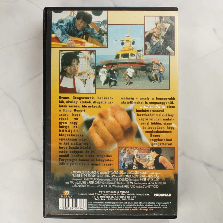 Balhé Bronxban VHS borító hátlap A Balhé Bronxban című film magyar VHS borítójának hátlapja leírással és jelenetképekkel