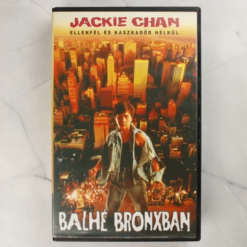 A Balhé Bronxban című film magyar VHS borítójának előlapja Jackie Chan képével