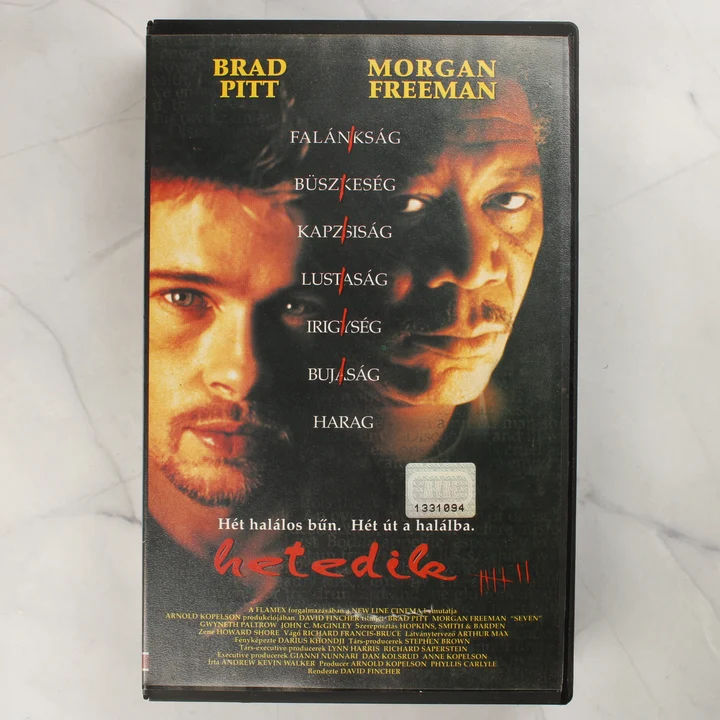 Hetedik VHS borító előlap A Hetedik című film magyar nyelvű VHS kiadásának előlapja Brad Pitt és Morgan Freeman fotójával