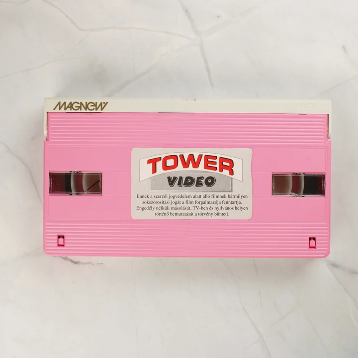 Bolygókapitány rózsaszín VHS kazetta Rózsaszín színű Magnew gyártmányú VHS kazetta Tower Video matricával