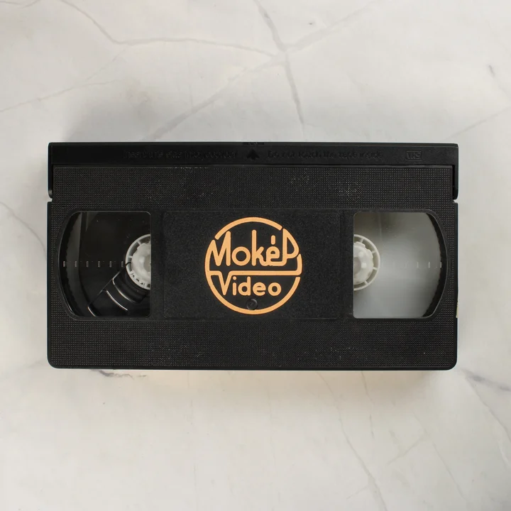 Hugó, a víziló VHS kazetta A fekete Mokép Video VHS videókazetta felülnézetből